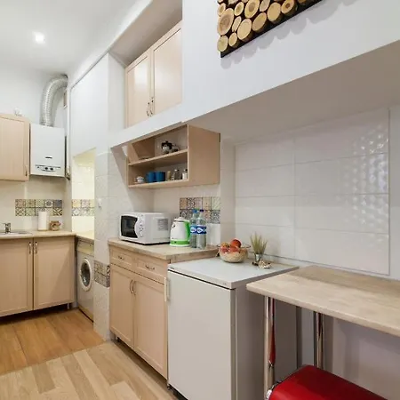 On Krakivska Street לבוב